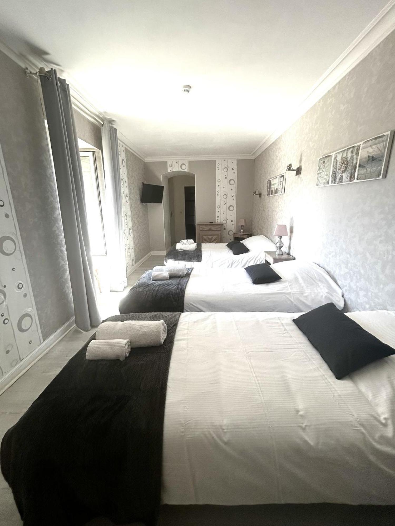 Hotel Central Chaunay Bilik gambar