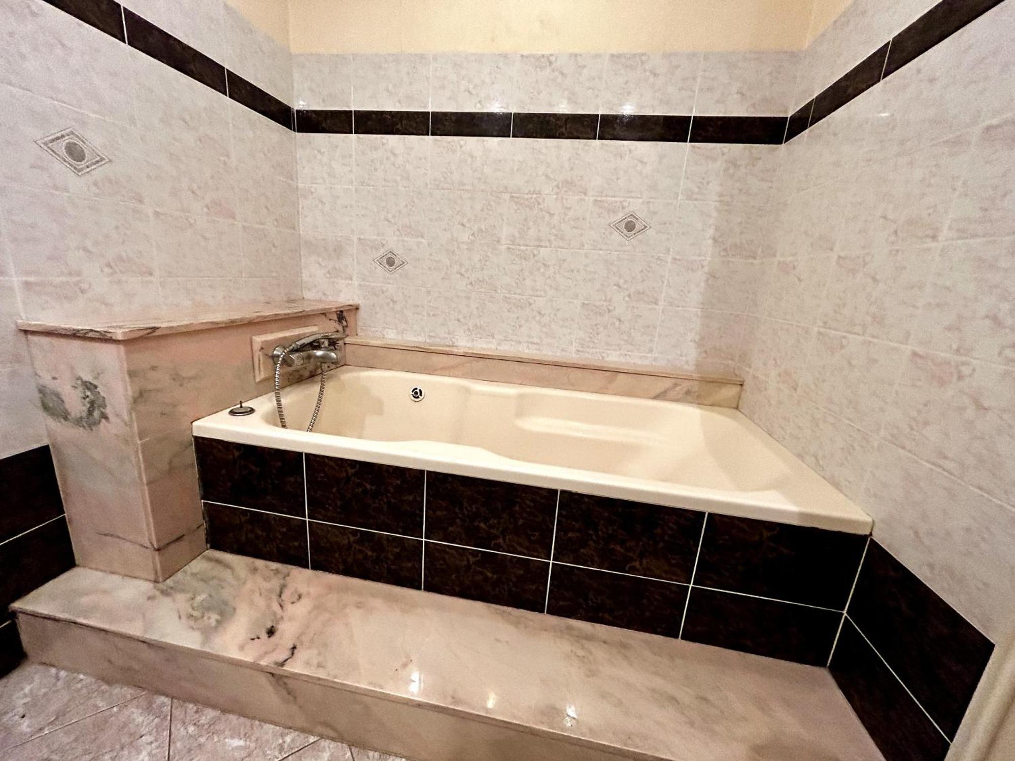 Hotel Central Chaunay Bilik gambar