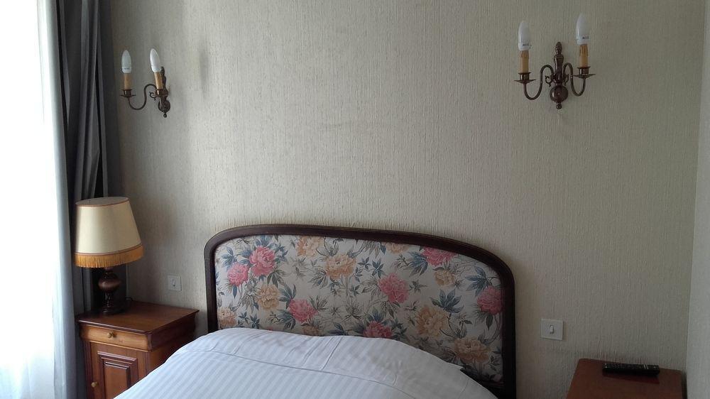 Hotel Central Chaunay Luaran gambar