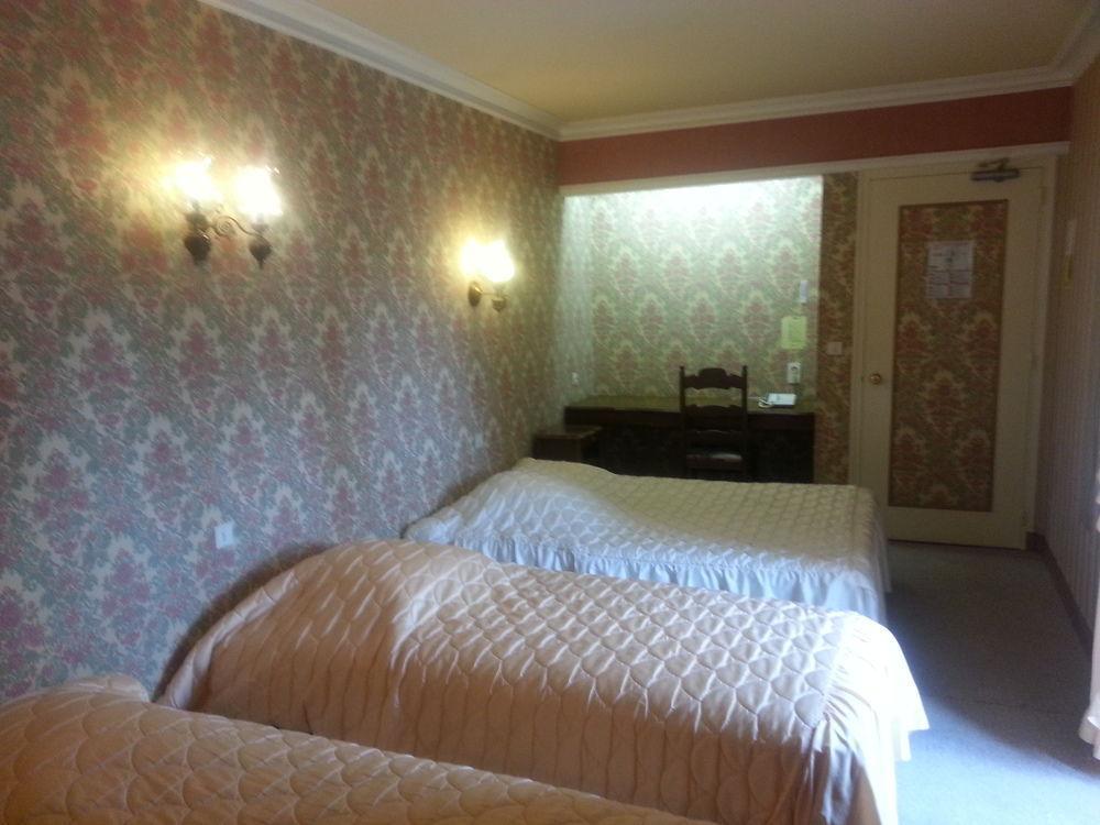 Hotel Central Chaunay Luaran gambar