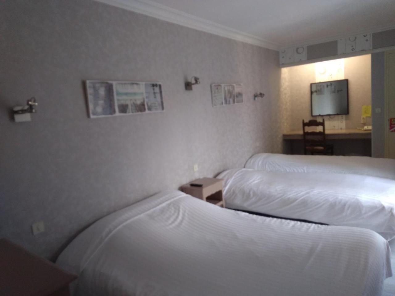Hotel Central Chaunay Luaran gambar