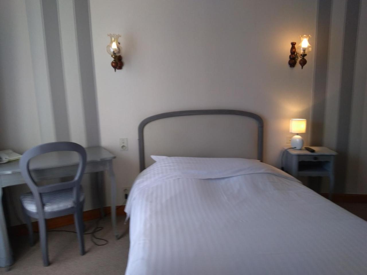 Hotel Central Chaunay Luaran gambar